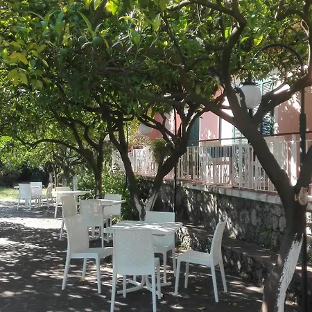 Hotel Villa Degli Aranci-3